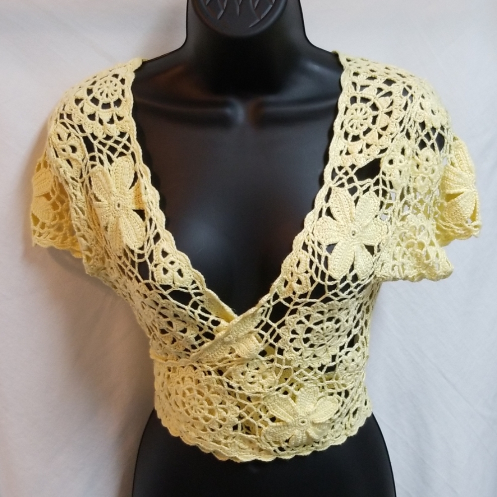 🍒3 for $15 Kensie crochet wrap top shrug sweater